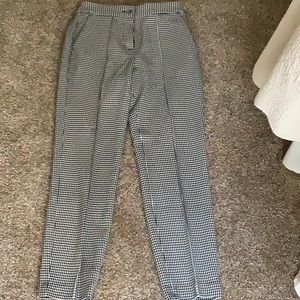 Express houndstooth cropped pants.